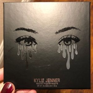 Kylie Pressed Powder Bronze Palette